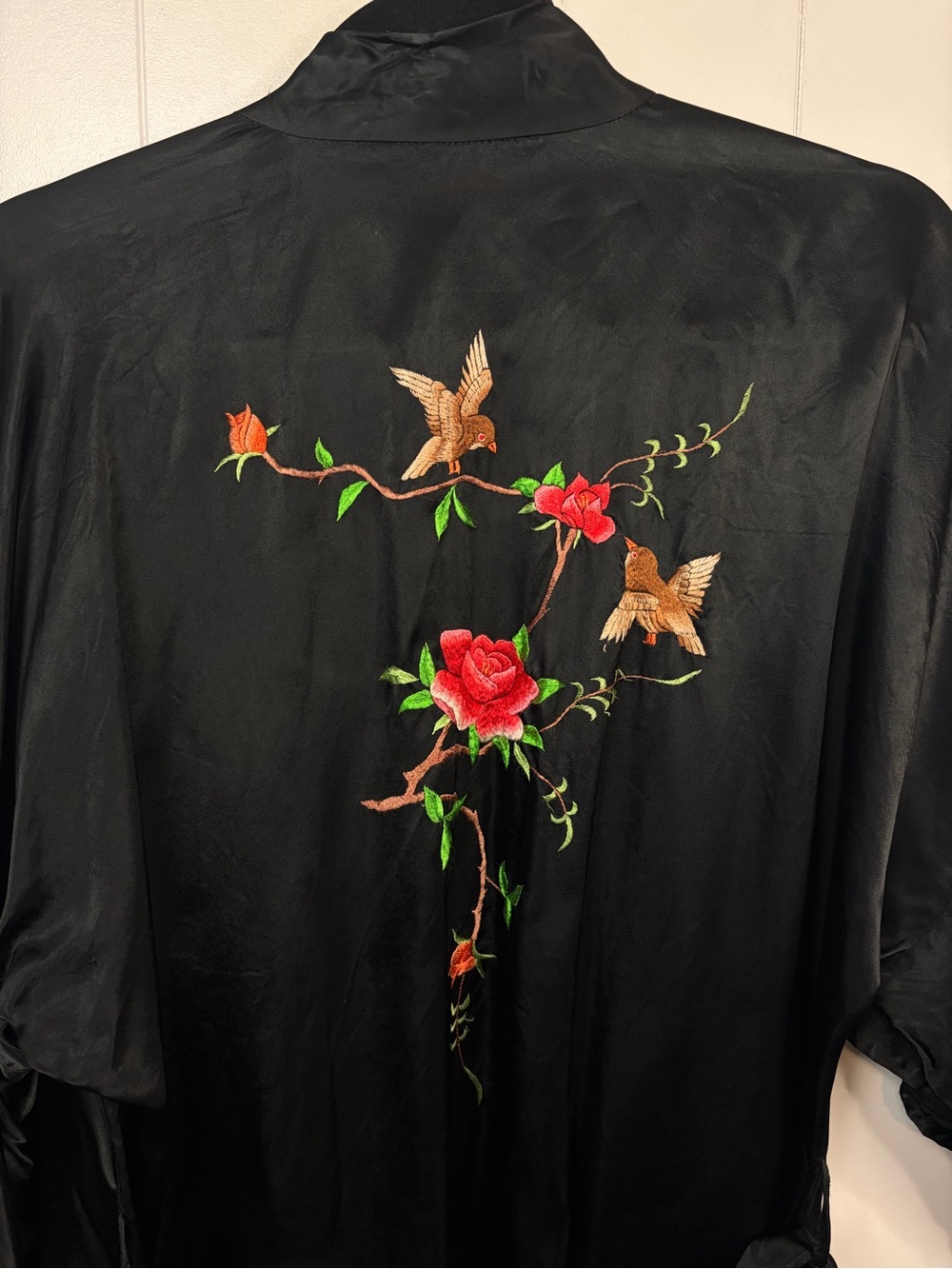 Vintage Chinese Black Satin Kimono Robe Embroidered Birds Roses Lounge medium - Picture 3 of 10